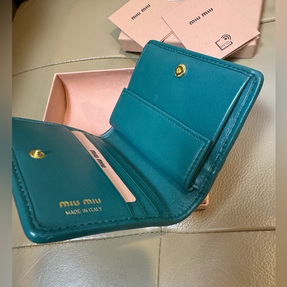 Miu Miu Small matelassé nappa leather wallet teal - Picture 6 of 9